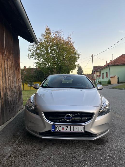 Volvo V40 D2, fotografija 2