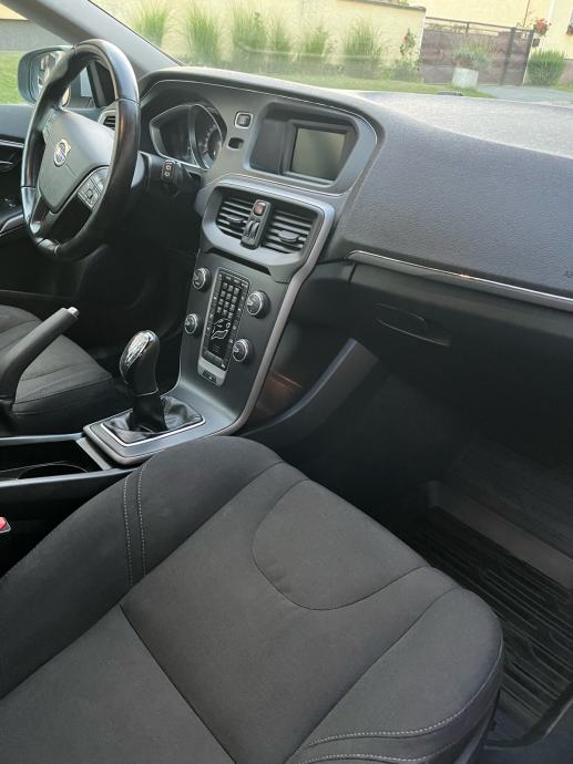 Volvo V40 D2, fotografija 8