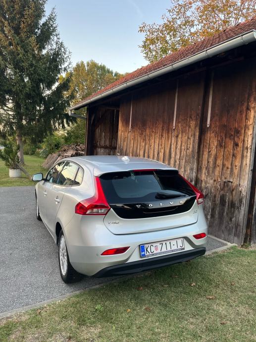 Volvo V40 D2, fotografija 9