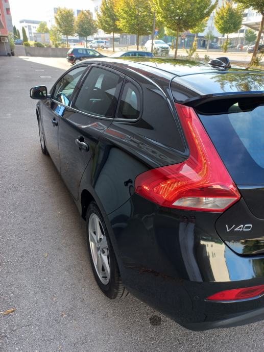 Volvo V40 D2 2.0 | Veliki servis + Nove Michelin gume | Reg.02/2027, fotografija 7