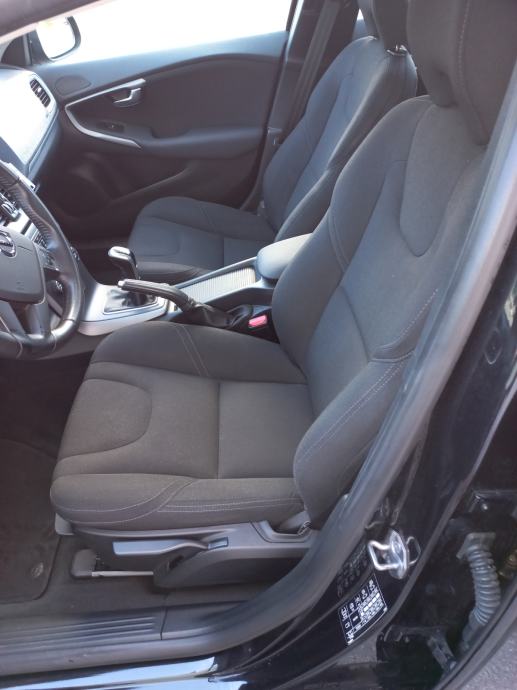 Volvo V40 D2 2.0 | Veliki servis + Nove Michelin gume | Reg.02/2027, fotografija 10