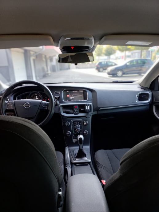 Volvo V40 D2 2.0 | Veliki servis + Nove Michelin gume | Reg.02/2027, fotografija 14