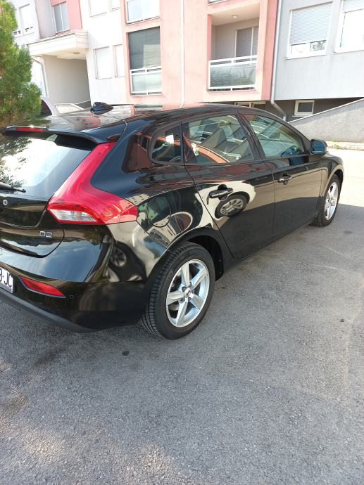 Volvo V40 D2 2.0 | Veliki servis + Nove Michelin gume | Reg.02/2027, fotografija 8