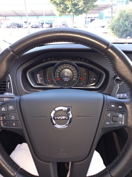 Volvo V40 D2 2.0 | Veliki servis + Nove Michelin gume | Reg.02/2027, fotografija 15