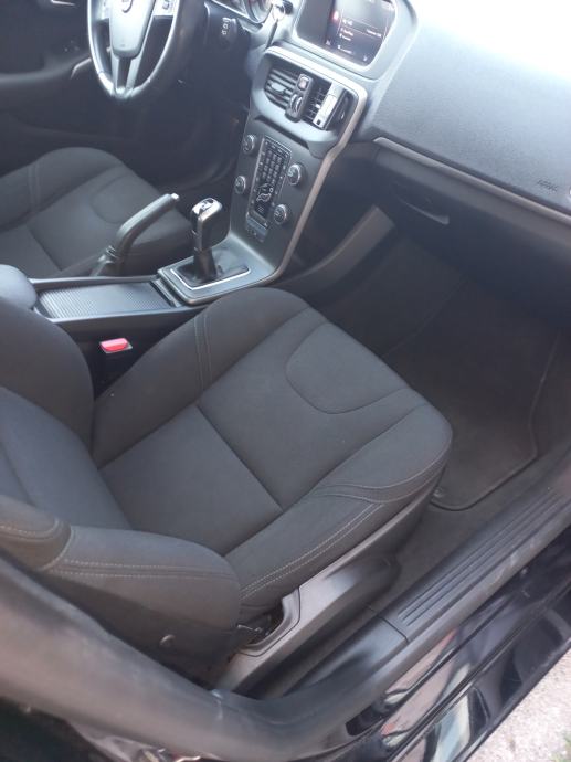 Volvo V40 D2 2.0 | Veliki servis + Nove Michelin gume | Reg.02/2027, fotografija 11