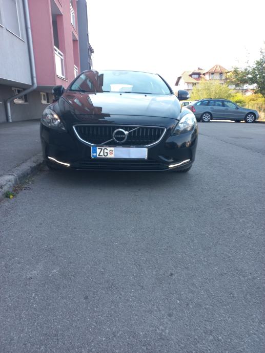 Volvo V40 D2 2.0 | Veliki servis + Nove Michelin gume | Reg.02/2027, fotografija 2