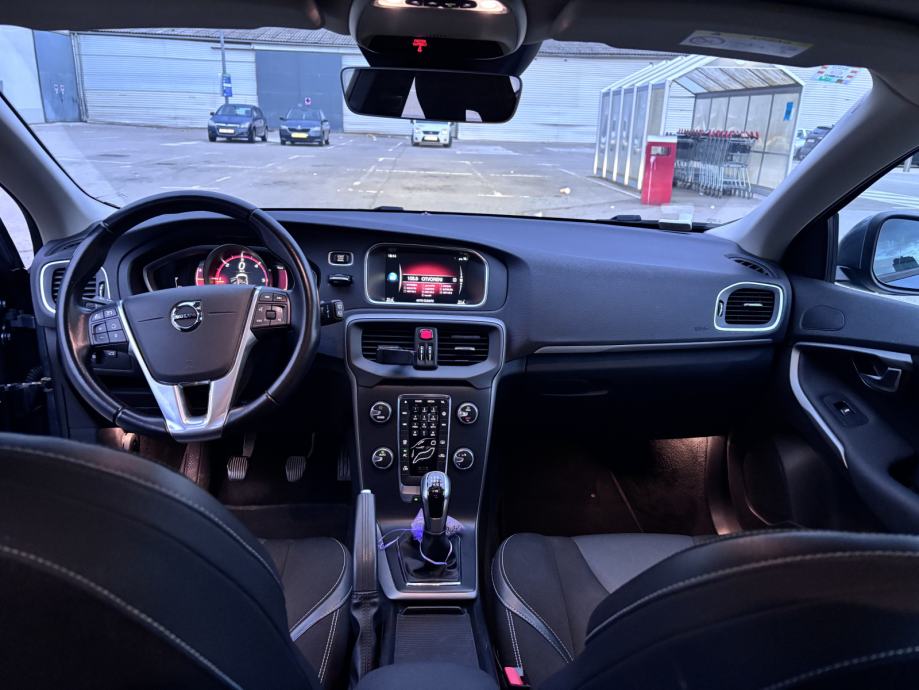 Volvo V40 D2, fotografija 7