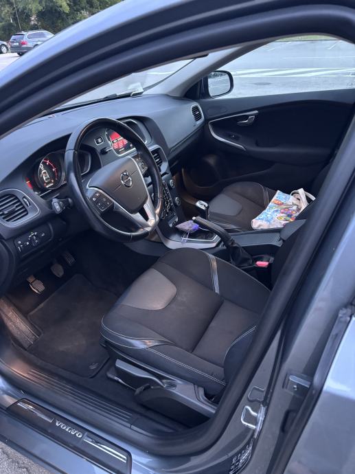 Volvo V40 D2, fotografija 5