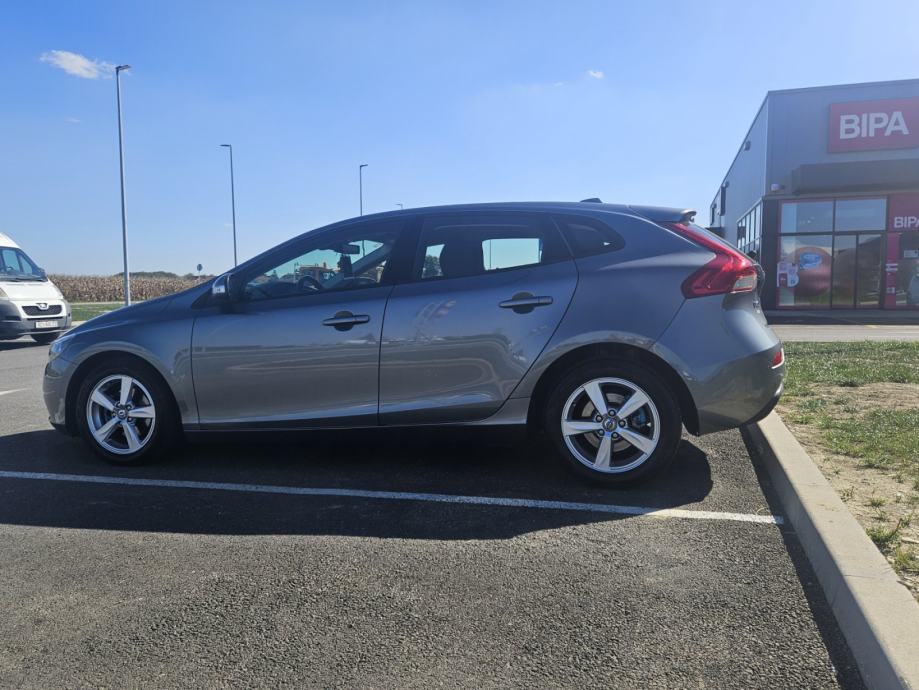Volvo V40 D2, fotografija 3