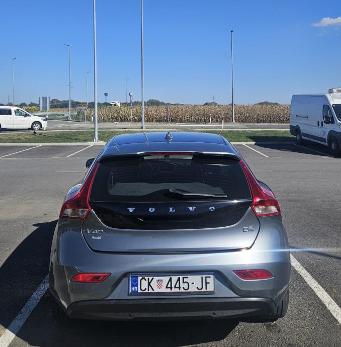 Volvo V40 D2, fotografija 5