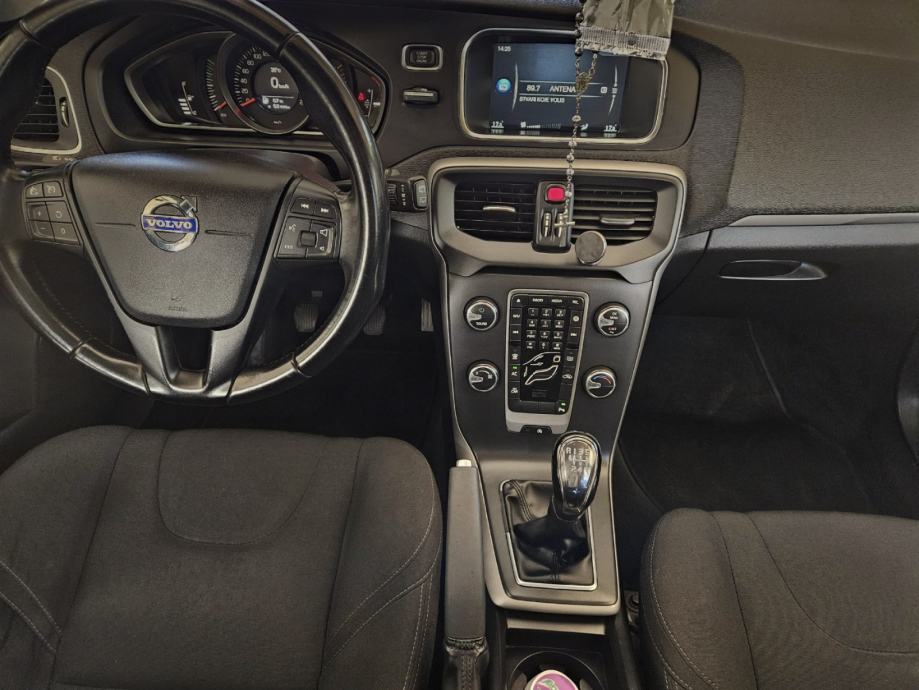 Volvo V40 D2, fotografija 9