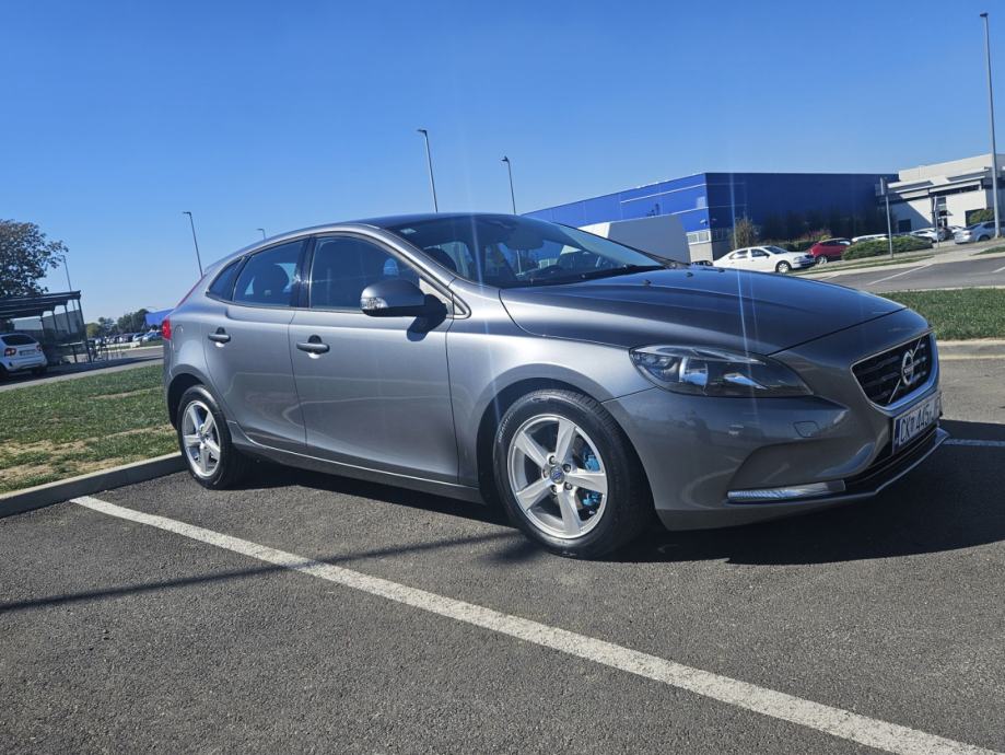 Volvo V40 D2, fotografija 2