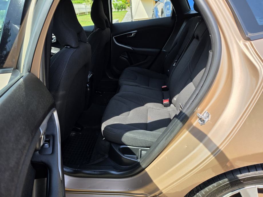 Volvo V40 D3, fotografija 5