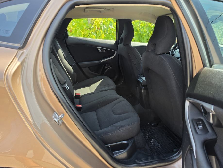 Volvo V40 D3, fotografija 8