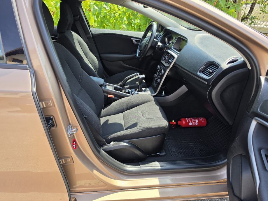 Volvo V40 D3, fotografija 6