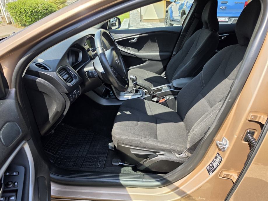 Volvo V40 D3, fotografija 11