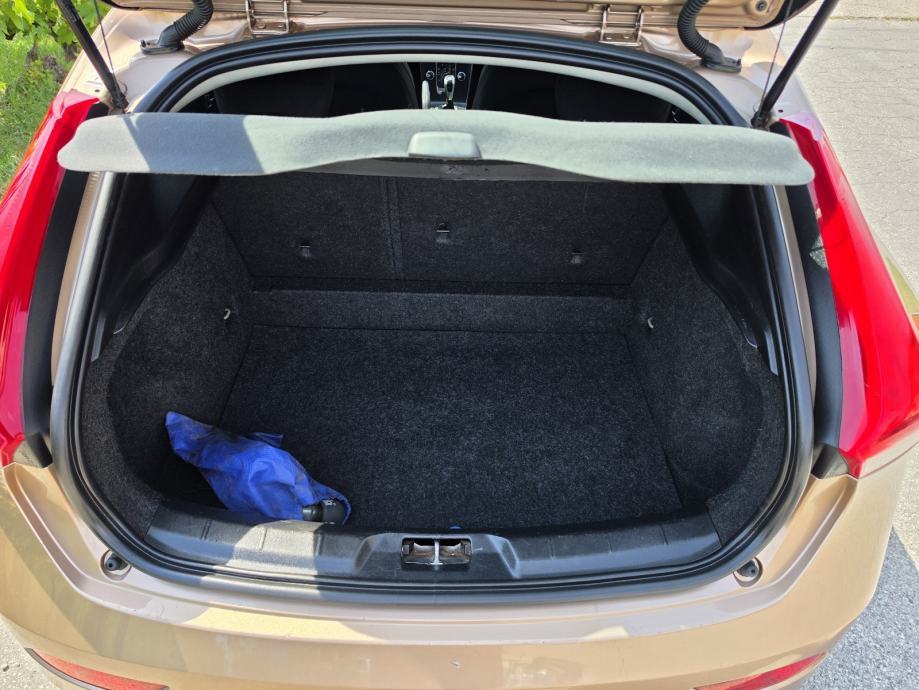 Volvo V40 D3, fotografija 10