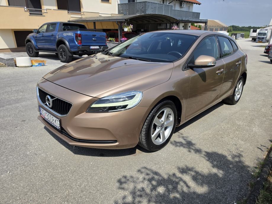 Volvo V40 D3, fotografija 2