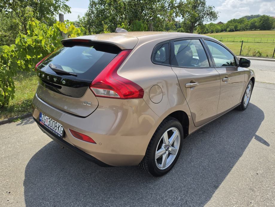 Volvo V40 D3, fotografija 12
