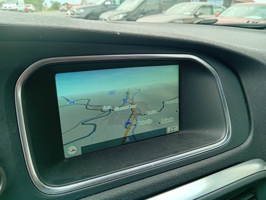 Volvo V40 D4 2.0 (140KW) R - Design mod.2015 - PANORAMA/ PDC/ KOŽA, fotografija 17