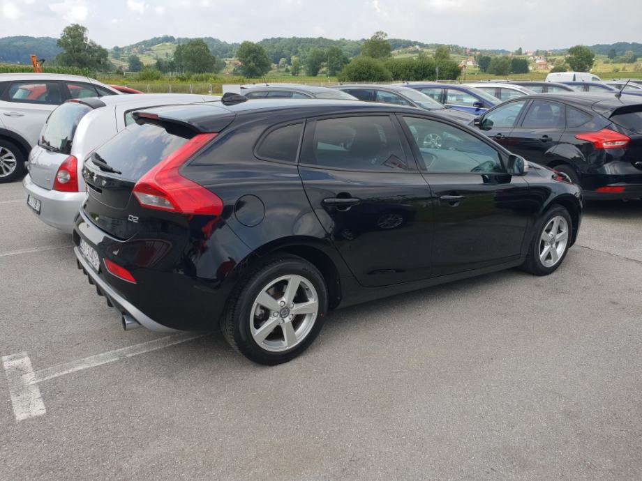 volvo v40 kinetic