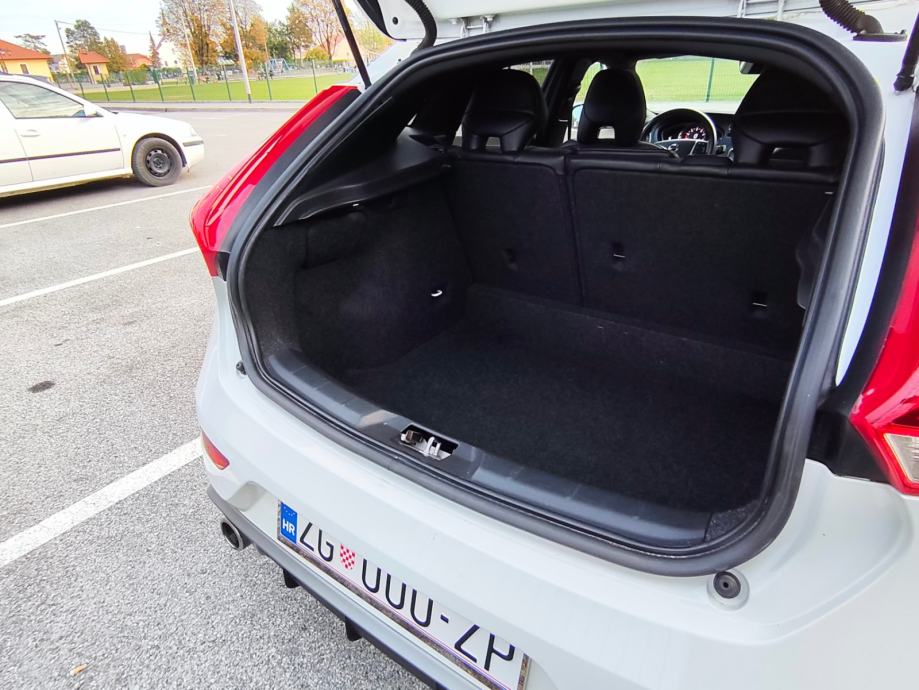 Volvo V40 T3 R-Design 152KS Automatik | 2018.| Facelift | TOP st. PDV, fotografija 8