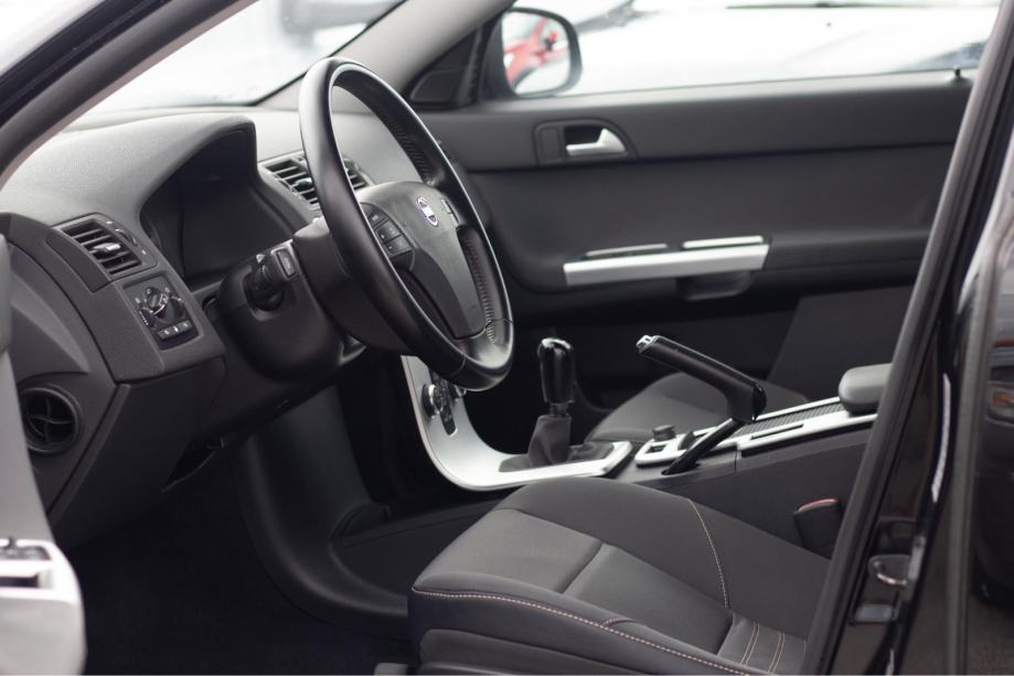 Volvo V50 D2••REGISTRIRAN••NAPRAVLJEN VELIKI SERVS••, fotografija 6
