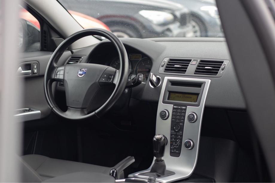 Volvo V50 D2••REGISTRIRAN••NAPRAVLJEN VELIKI SERVS••, fotografija 8