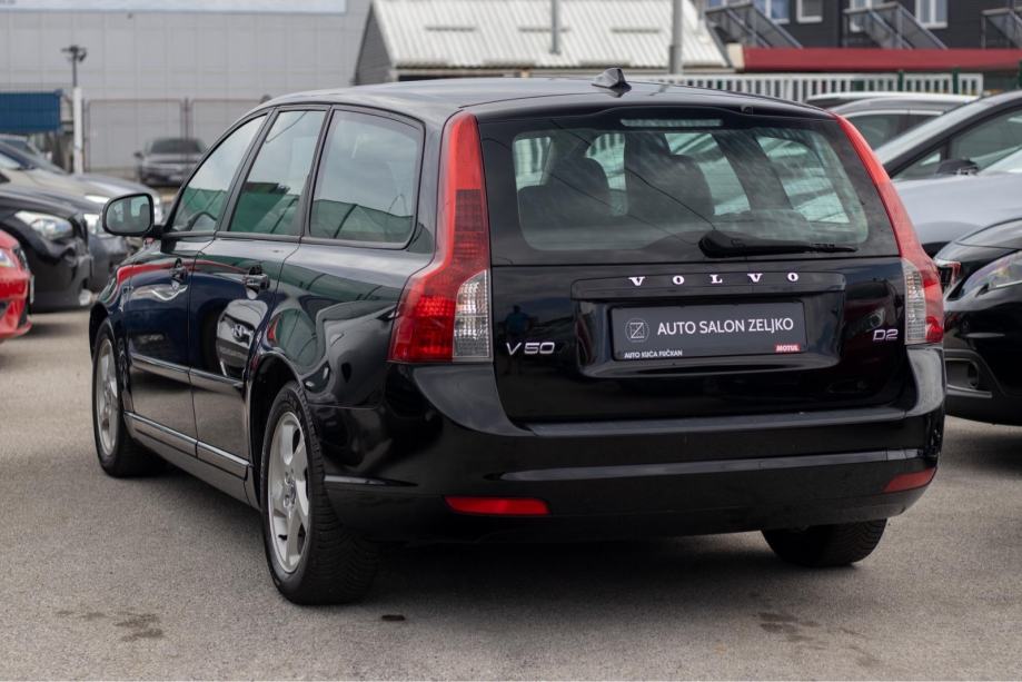 Volvo V50 D2••REGISTRIRAN••NAPRAVLJEN VELIKI SERVS••, fotografija 2