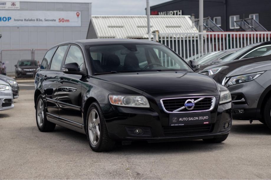 Volvo V50 D2••REGISTRIRAN••NAPRAVLJEN VELIKI SERVS••, fotografija 3