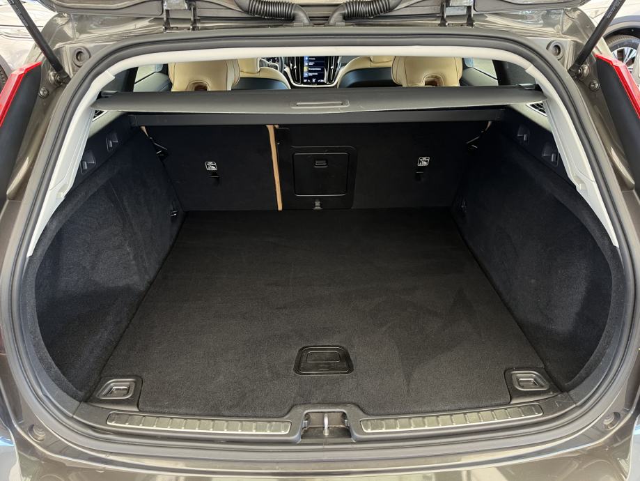 Volvo V60 B3P Momentum Pro Automatik, fotografija 7