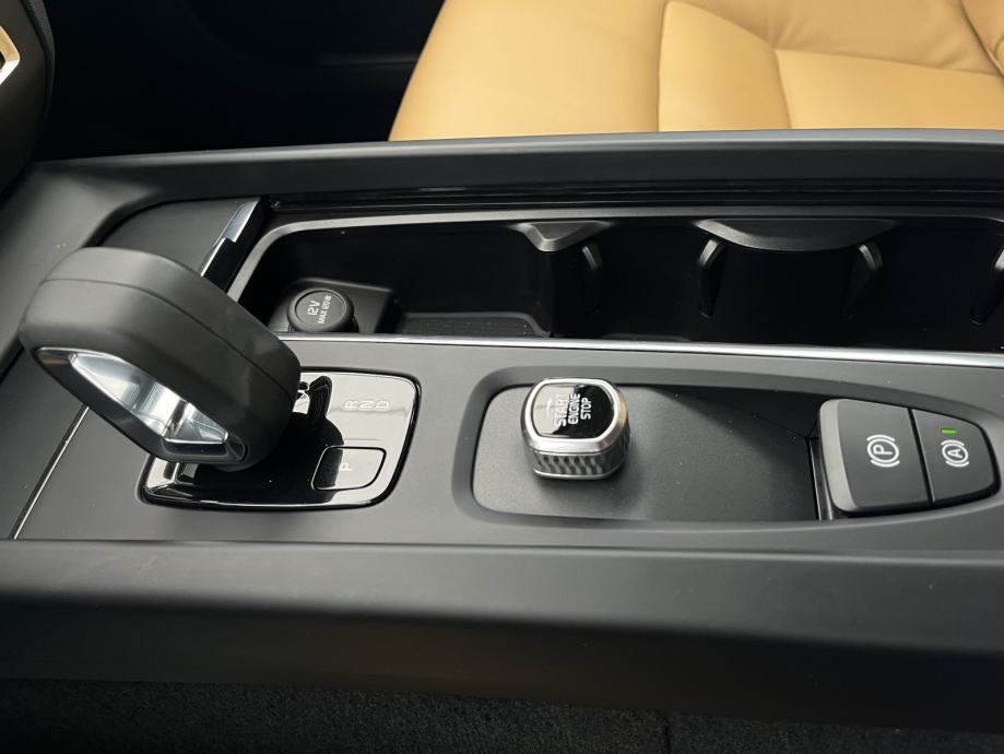 Volvo V60 B3P Momentum Pro Automatik, fotografija 17