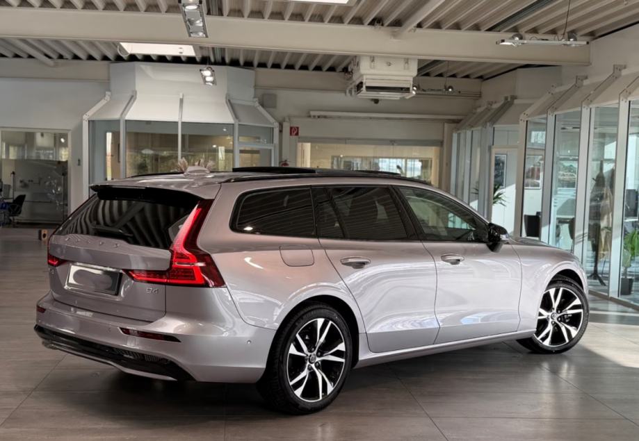 Volvo V60 B4 Plus Dark - 360 KAMERA, HUD, PANO,ADAP. LED, KOZA, H&K, fotografija 4