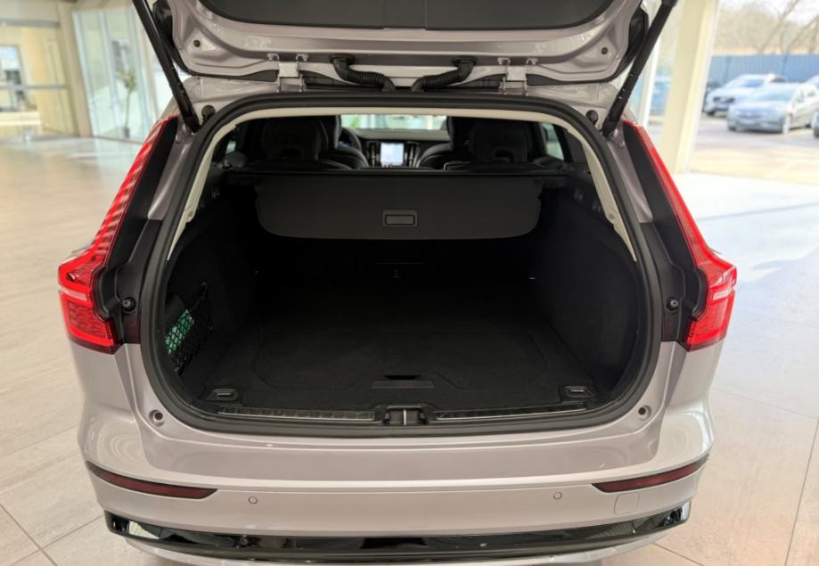Volvo V60 B4 Plus Dark - 360 KAMERA, HUD, PANO,ADAP. LED, KOZA, H&K, fotografija 6