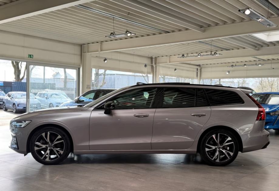 Volvo V60 B4 Plus Dark - 360 KAMERA, HUD, PANO,ADAP. LED, KOZA, H&K, fotografija 2