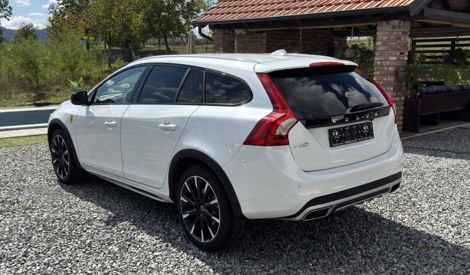 Volvo V60 Cross Country 2.0 D3*Automatik*Summum*Ne plaća se prijenos, fotografija 2