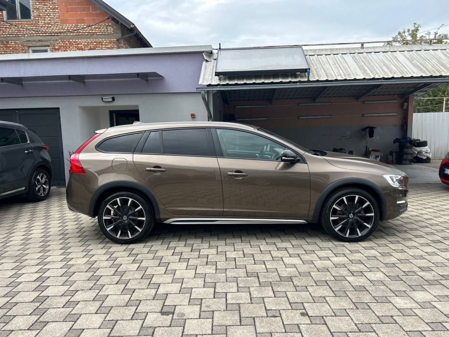 Volvo V60 Cross Country 2.0 D4 *garancija na km**full servisna**, fotografija 6
