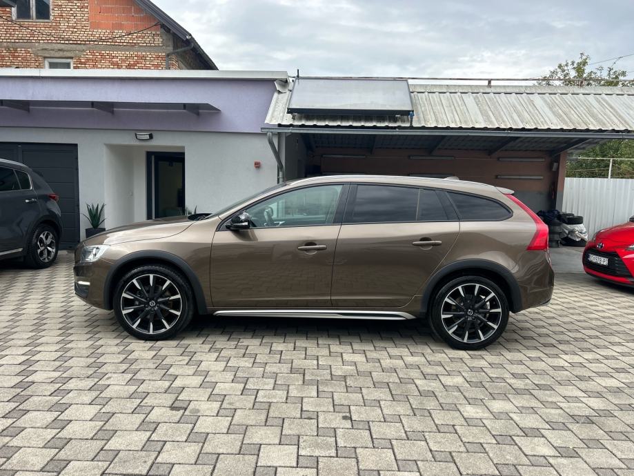 Volvo V60 Cross Country 2.0 D4 *garancija na km**full servisna**, pogled izvana - slika 2