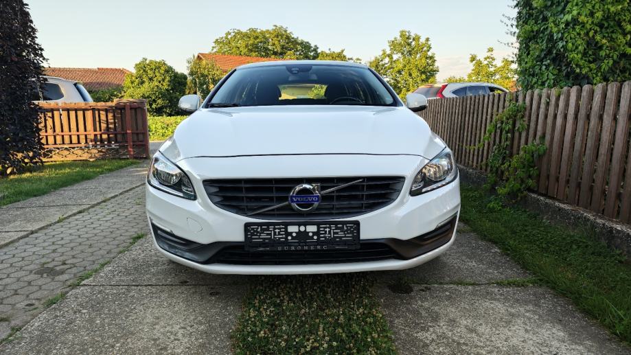 Volvo V60 D2 KINETIC SPORT. Automatik. Navi, koža, park senz., fotografija 2