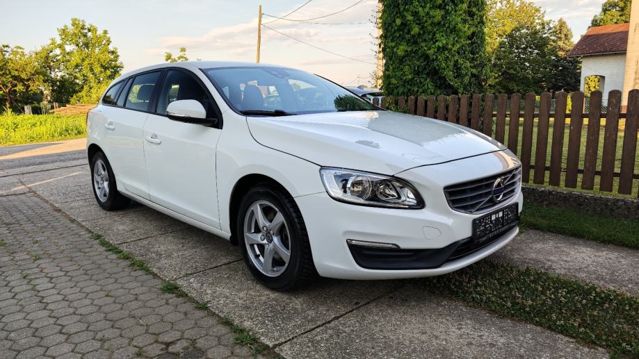 Volvo V60 D2 KINETIC SPORT. Automatik. Navi, koža, park senz., fotografija 3