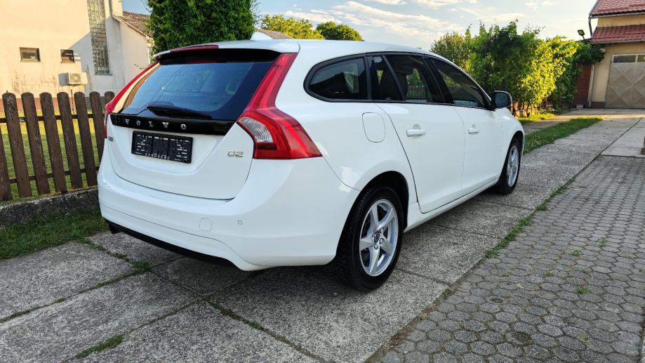 Volvo V60 D2 KINETIC SPORT. Automatik. Navi, koža, park senz., fotografija 6