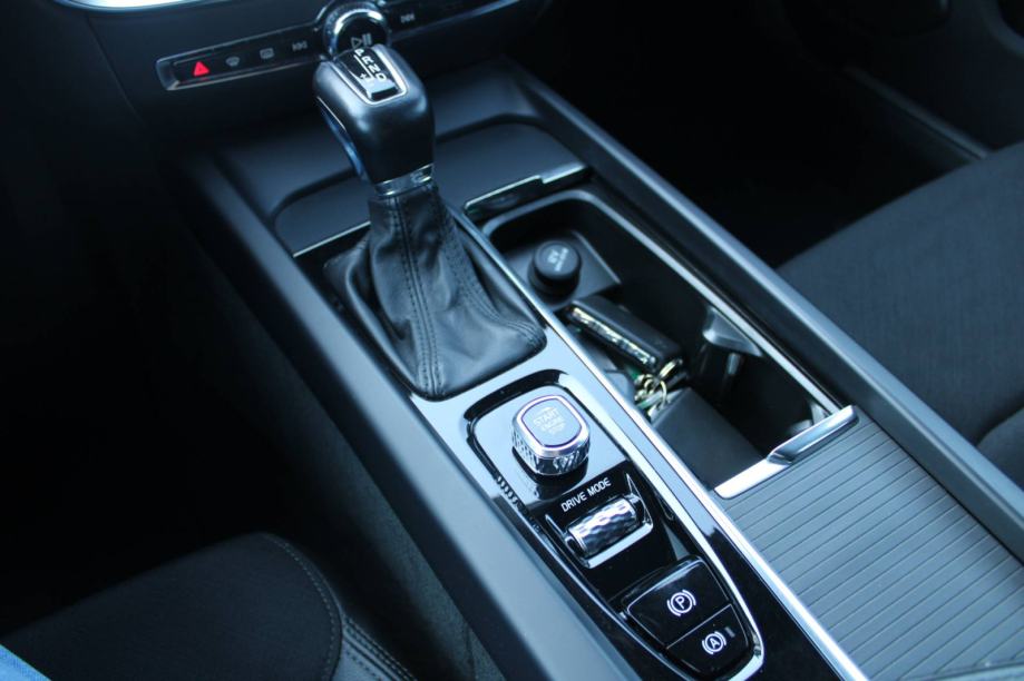 Volvo V60 D3 AUTOMATIK *LED, NAVIGACIJA, HARMAN-KARDON*, fotografija 17