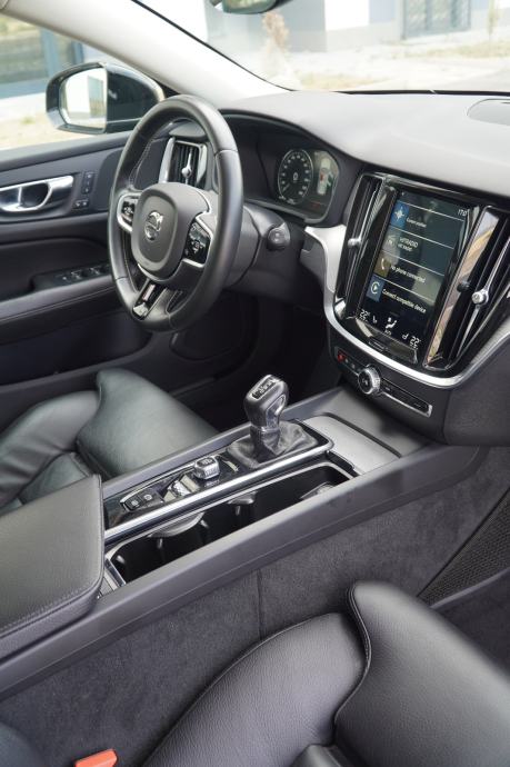 Volvo V60 D3 Inscription automatik 2019!!, fotografija 8