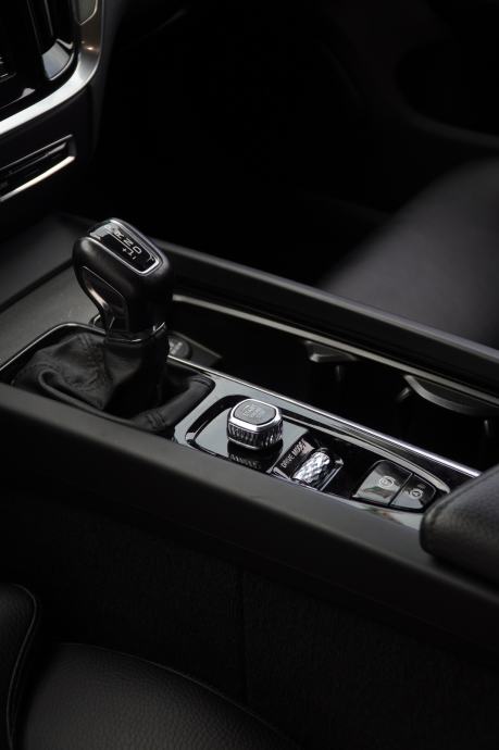 Volvo V60 D3 Inscription automatik 2019!!, fotografija 15