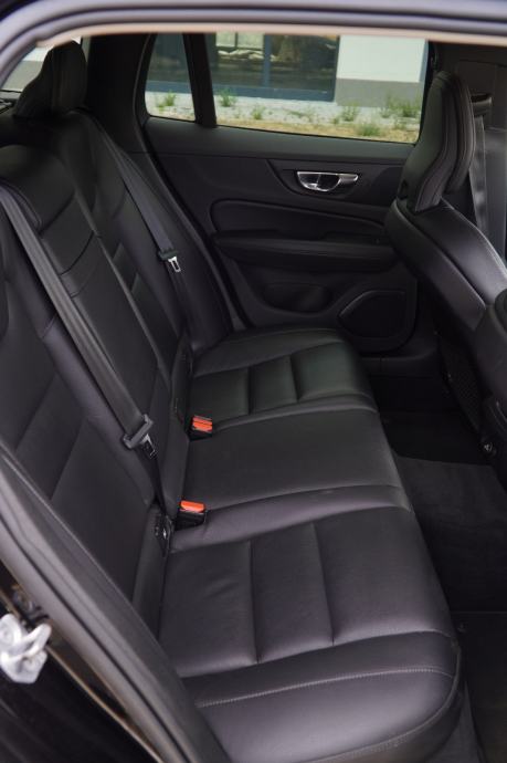 Volvo V60 D3 Inscription automatik 2019!!, fotografija 13
