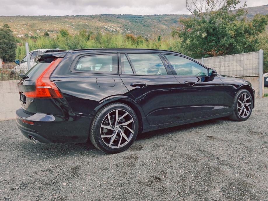 Volvo V60 D3 2.0D 150 ks MOMENTUM,, STANJE NOVO NOVO ❗❗, fotografija 3