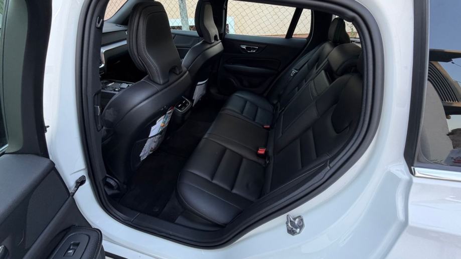 VOLVO V60 autom. D4 ODLIČAN, fotografija 8
