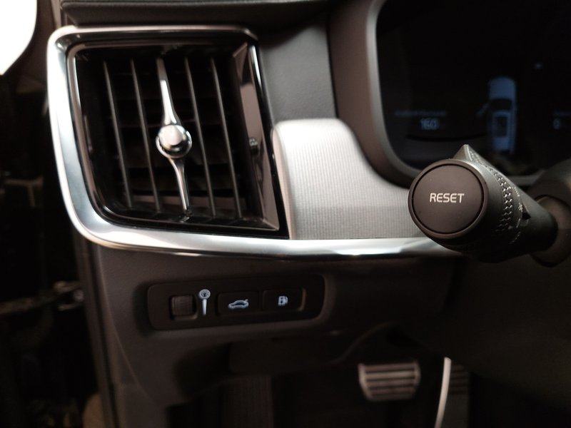 Volvo V90 R-Design automatik • AHK • 360° kamera, fotografija 7