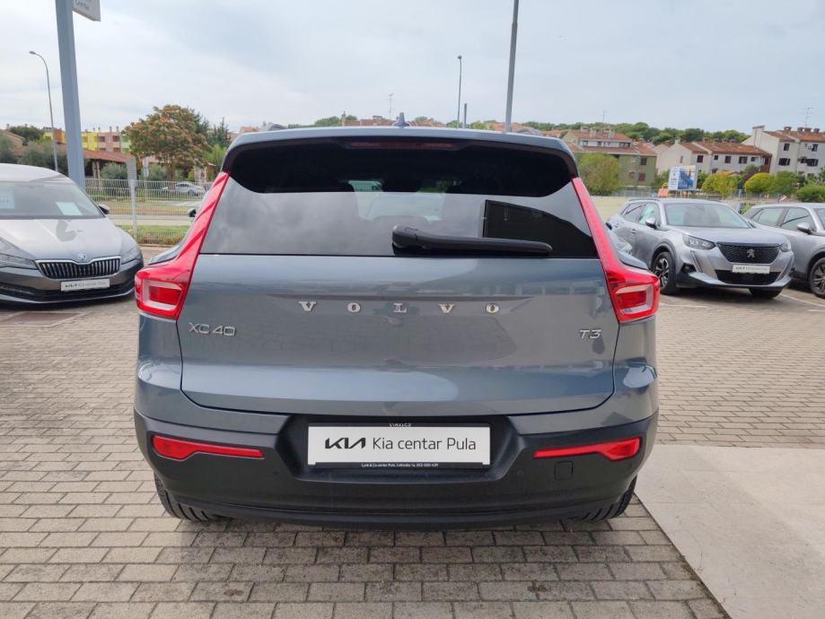 Volvo XC40 1.5 T3 MOMENTUM CORE, fotografija 4