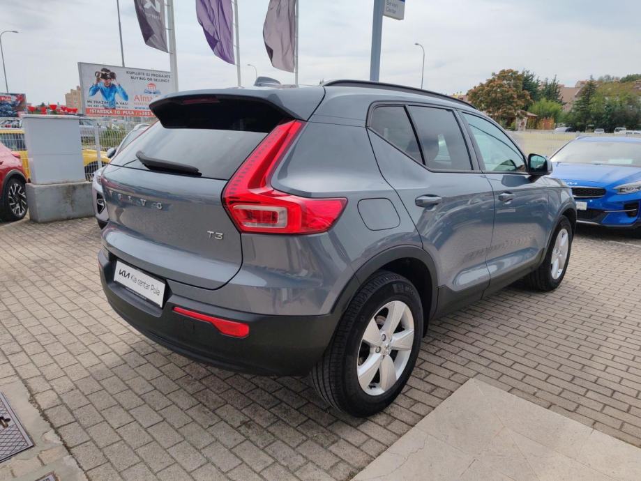 Volvo XC40 1.5 T3 MOMENTUM CORE, fotografija 5